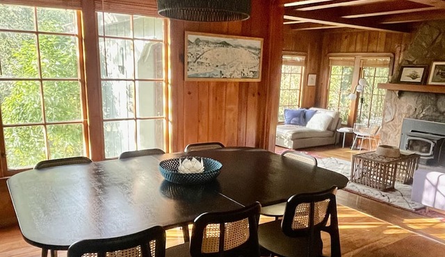 Willow Farm Cabin & Farm Retreat - Beautiful 100 year old cabin on farm.