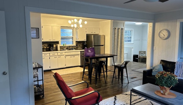 Cozy house on the Domain - walk to the Sewanee Village, trails, and campus.