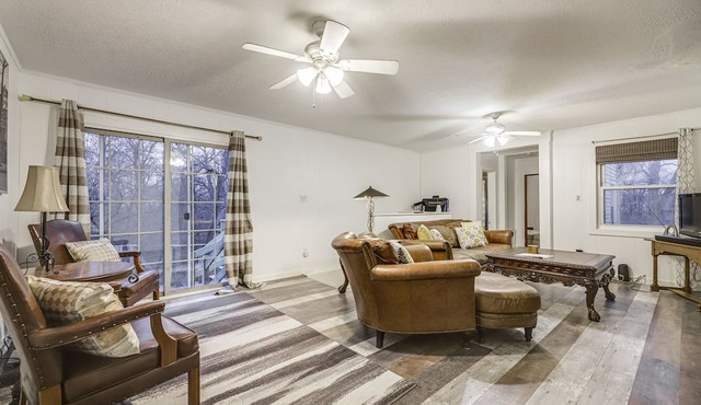 Cincinnati Duplex w/ Decks & Grill: 7 Mi to Dtwn!