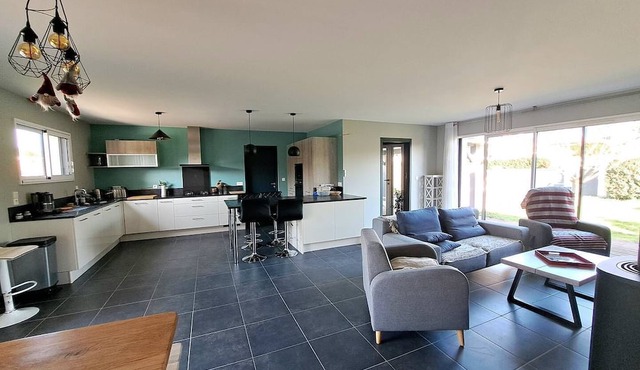 Maison 4 Pièces Avec Piscine à Lit et Mixe