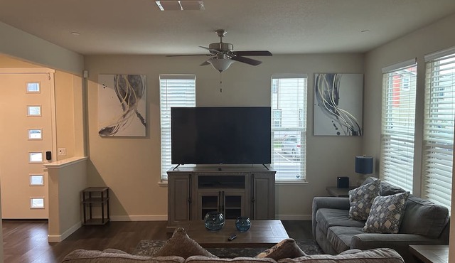 Cheerful 3BR home in a nice quiet family community