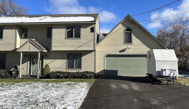 2 Bedroom Apartment, Very Quiet, on a Scenic Creek in Manlius