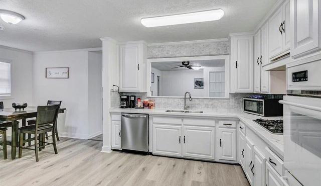 Charming 4 Bedroom Home in Port Neches