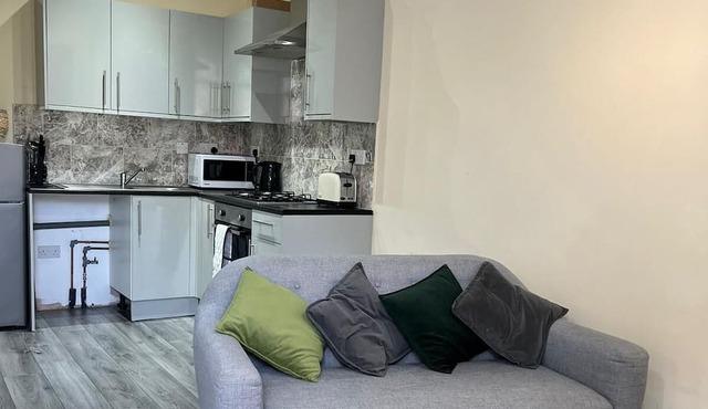 Cosy 2 Bed House in East Ham