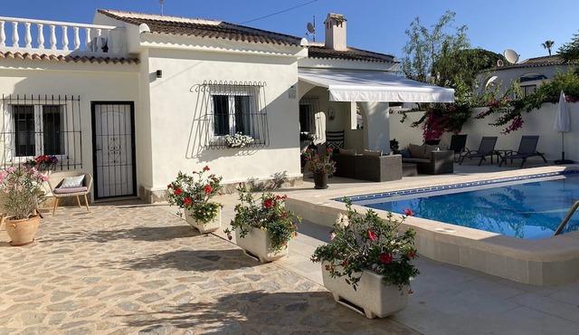 Spacious Villa with private pool - Torrevieja