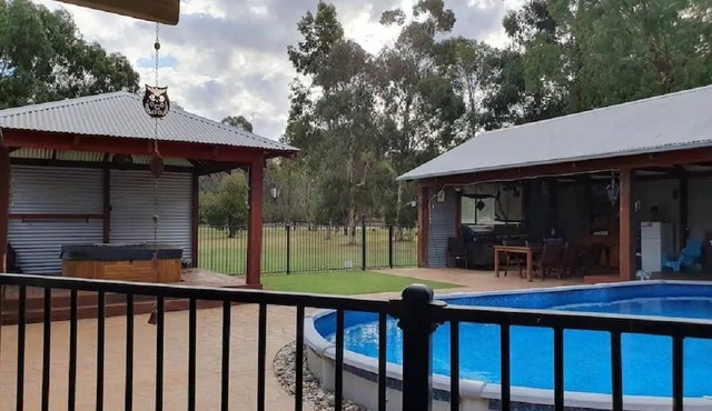 Colonial cottage in Cobram