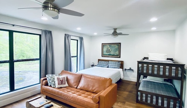 MSU Game Day Home & Guesthouse - Perfect for large group - 10 minutes to campus