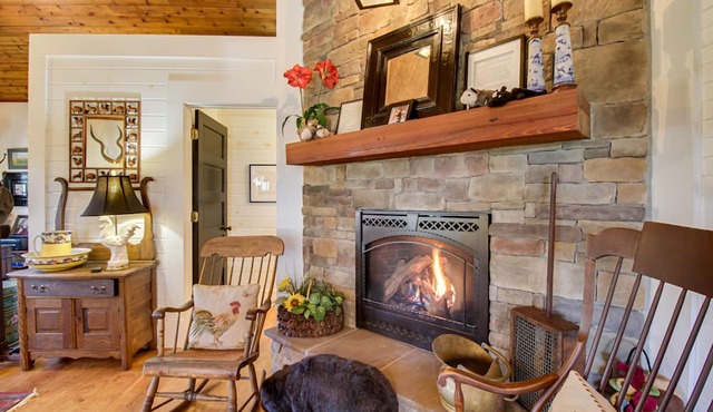 Remote ‘Possum Farmhouse’ Retreat on 10+ Acres!