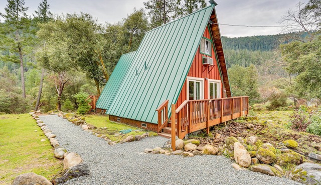 Secluded Village Gem w/ Deck, Trinity River Access