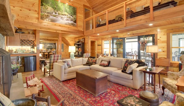 Expansive ‘Possum Trot Lodge’ on 10+ Acres!