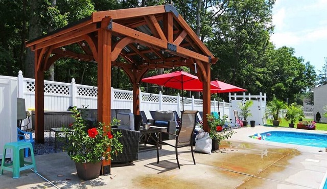 Suburban Retreat for 16!