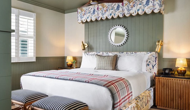 Free Bfast, Pets Allowed, 3 Suites Double Fireplace at Le Petit Pali at 8th Ave!