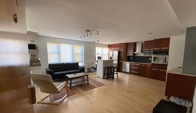 Fully furnished cozy one-bedroom apartment in vibrant Uptown neighborhood