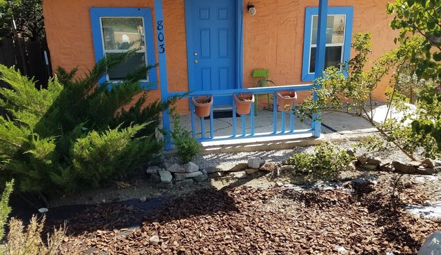 Boho bungalow in Silver City historic district. 5 minute walk to downtown & WNMU