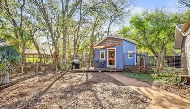 Cute St. Elmo Home-Modern Oasis