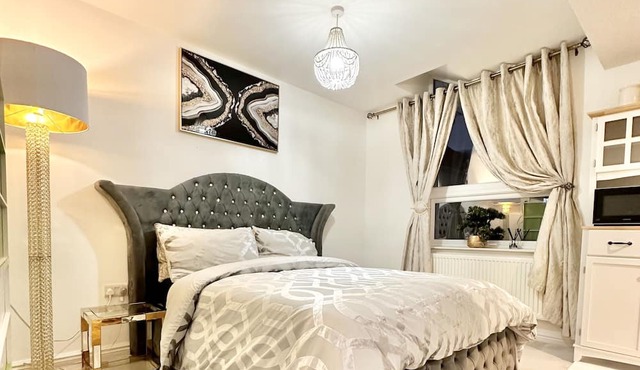 Luxurious and private. Daily,weekly, monthly and long term bookings accepted.