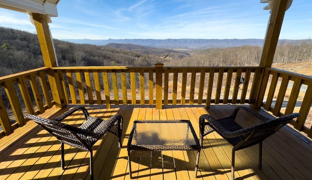 New -Shenandoah-HotTub-PetFriendly-Secluded-Sleep 12