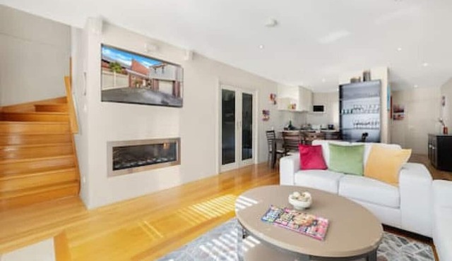 A ‘Hawksburn Village’ Hideaway