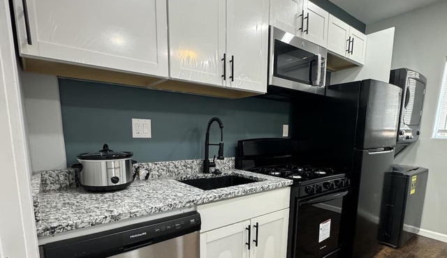 Downtown Modern updated apartment