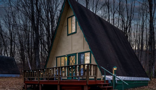 10 min to Boyne Mountain - Cozy A-Frame Cabin - Springbrook Retreat