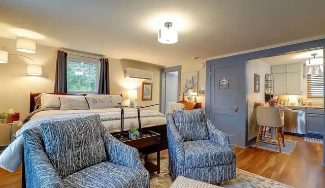 Pecan Carriage House: Stylish, cozy, & safe