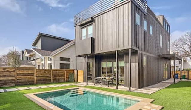 New! 4 BDRM w/POOL Mins To DT