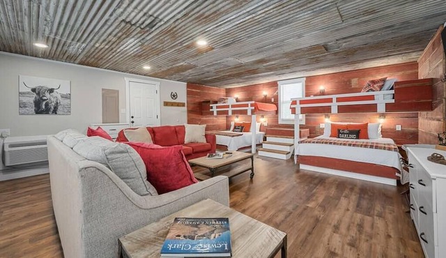 Blair's Cedar Hill Ranch - Sleeps 12 - Hot Tub