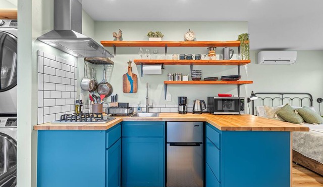 New Grants Pass Cottage Walk to Historic Downtown!