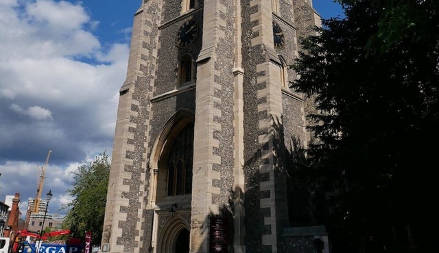 Croydon 2 BR Apartment near Waddon Station!