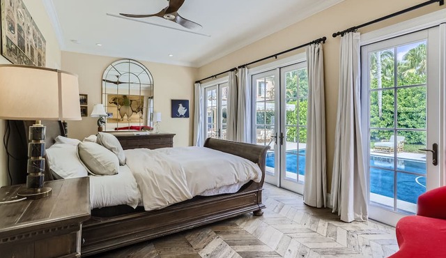 Fatio desigend 5 bd/6.5 ba Estate | Private Pool | Beach acccess | Quiet North End