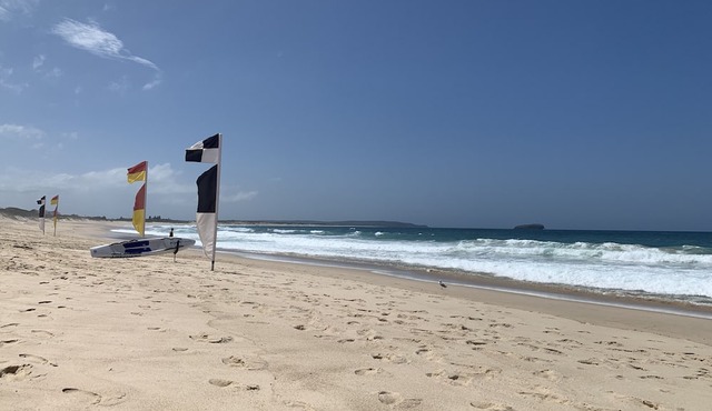 Cute original 60’s Budgewoi beach house. 5 minute walk to beach & pet friendly!