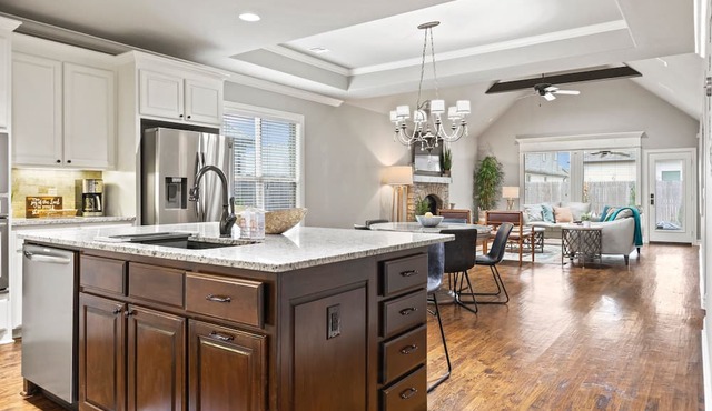 Stylish, Upscale, Large, 2 King suites, Location, Family friendly, Safe