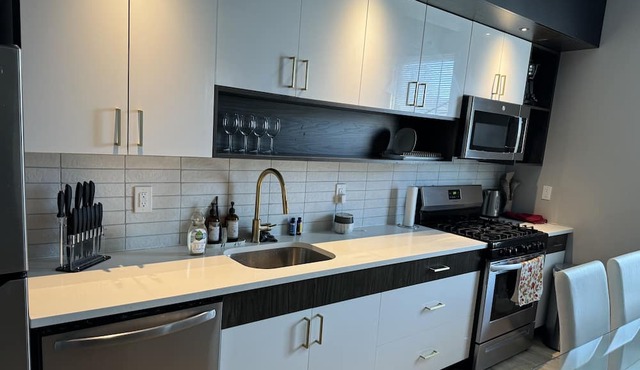 Cozy minimalist 2BR 2BA apt 30mins from NYC 15mins from airport & American Dream