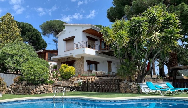 Sophisticated elegance and views close to BCN!