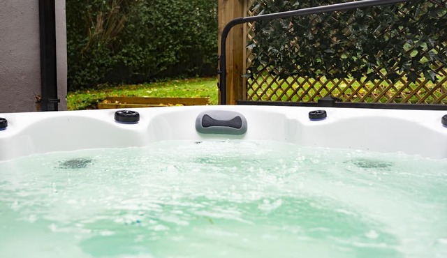 The Headingley House Leeds - Hot Tub - Sleeps Up To 12 - EV Charging