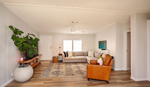 Waterfront fresh river cottage with 2 level dock