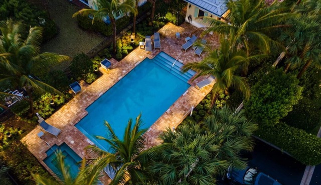 Modern LuxeTownhome/Heated Pool/Beach/Golf/Boating