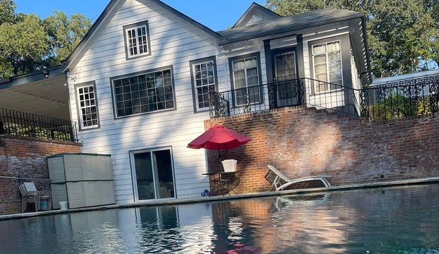 Guest House in our 4 acres Estate home, with pool gated