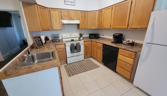 Centrally located Andover Ohio - Pymatuning State Park / Lake