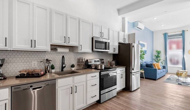 °Heart of Fells point °King°400Mbps°Netflix°W/D