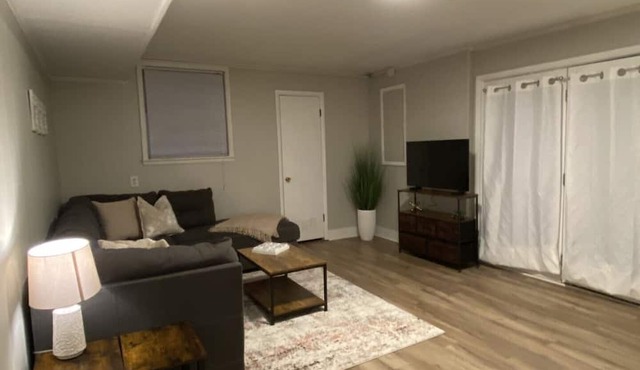 2 bed 1 bath in Charlotte Park, West Nashville. Pet Friendly!