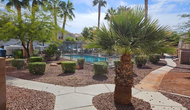 Spacious Townhome 4 Bedroom with 7 Beds Sleeps 13
