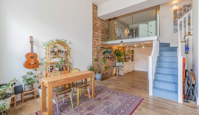 NY style studio 26 min to London