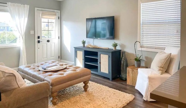 Remodeled Luxury Culver City Getaway, Parking, Washer/Dryer