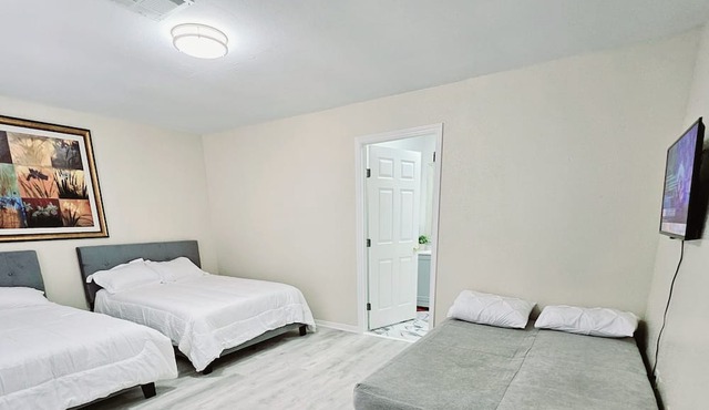 Little Saigon in Houston, convenient , 2 minutes from Chinatown, 3.5 bathrooms