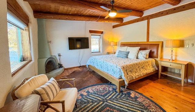 Cozy South West Charm, Pet Friendly Home