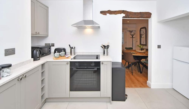 Perfect Fusion of Comfort and Convenience at Chapel House. BOOK NOW!