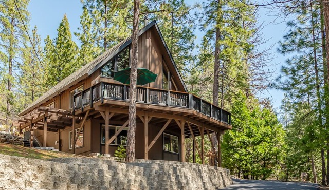 Country Club Chalet- Free Lake Access, EV Charger