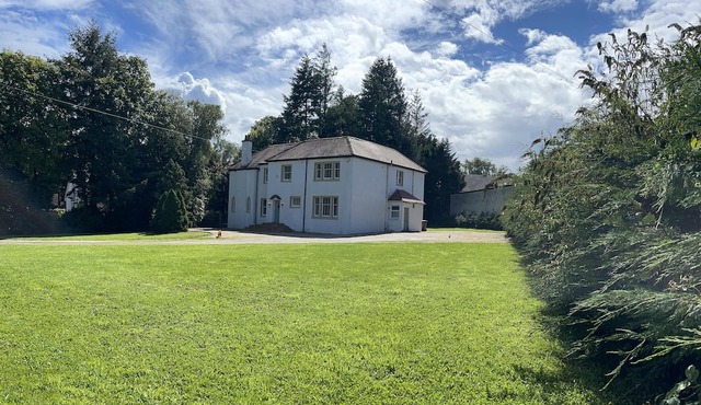large Country Mansion in Glasgow Newton Mearns