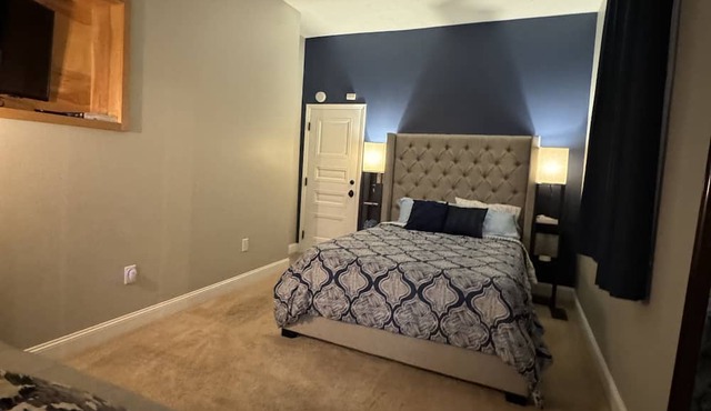 Cozy Studio Apartment within walking distance to downtown.